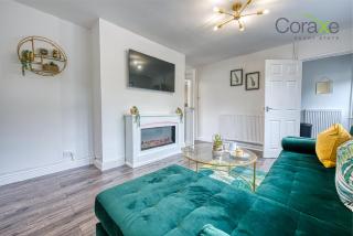3 Bedroom Blissful Living for Contractors and Families by Coraxe Short Stays - Dudley - 9