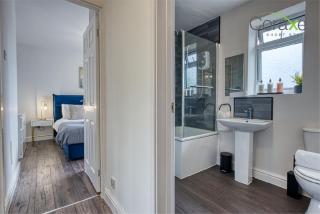 3 Bedroom Blissful Living for Contractors and Families by Coraxe Short Stays - Dudley - 7