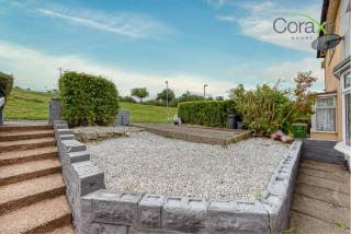 3 Bedroom Blissful Living for Contractors and Families by Coraxe Short Stays - Dudley - 7