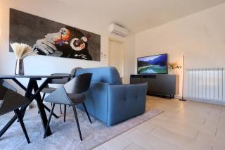 luxurious-Fully equipped & renovated-2Room Suite-Elevator-Quite area-Secure Parking - 3