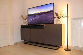 luxurious-Fully equipped & renovated-2Room Suite-Elevator-Quite area-Secure Parking - 2