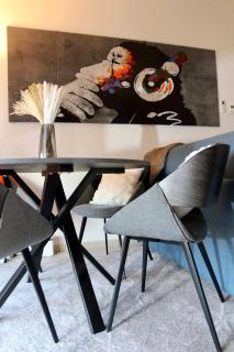 luxurious-Fully equipped & renovated-2Room Suite-Elevator-Quite area-Secure Parking - 5