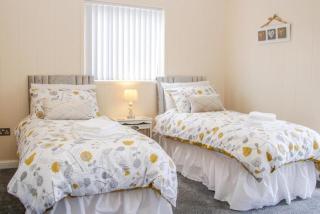 Fabulous detached lodge with hot tub two nights minimum stay - Bridgnorth - 5