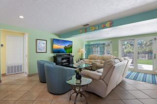 Hawaiian Punch - 125 Crescent Dr - 4