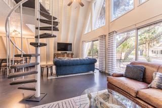 Steps to the Beach! 3rd Row Ocean Surfers Bungalow PET FRIENDLY 3 Bedroom 2 Bathroom - Hilton Head Island - 7