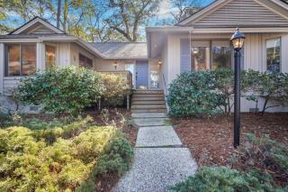 NEW LISTING 49 Governors Rd Renovated Luxurious Sea Pines Sleeps 8 - Hilton Head Island - 0
