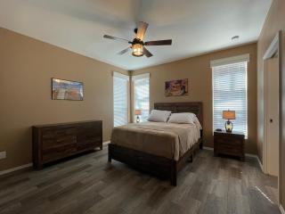 The Grand Getaway at Williams - Family Friendly for up to 8 & Walking Distance to the GC Railway - Williams - 2