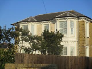 Lovely Spacious 3 Bedded First Floor Apartment - 2