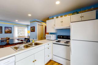 Blue Lagoon Escape Unit-B - 4