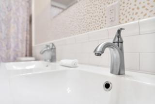 Stunning Old City 2 Bedroom - Elevator, Bay Windows - Philadelphia - 4