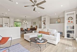 Enjoy DT Newly Renovated & Patio and Free Swim Club by Austin Vacay - 9