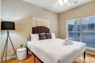 Spectacular Location West Campus Apt for 8 plus Loft - Austin - 9