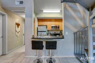 Spectacular Location West Campus Apt for 8 plus Loft - Austin - 1