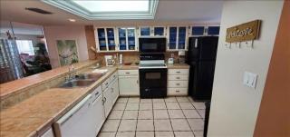 Saida IV Condos S4709 - 3