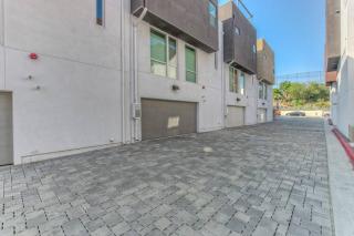 Chic Silver Lake Oasis with Breathtaking City Skyline Views, Private Rooftop & Garage - Los Angeles - 6