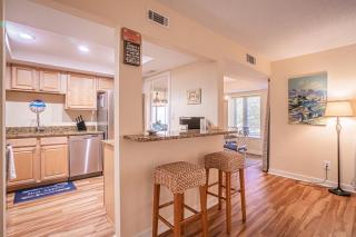 1686 Bluff Villas Renovated Sleeps 8 Walk to Salty Dog Sea Pines - Hilton Head Island - 2