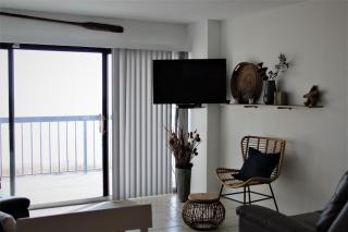 Captivating OceanFront Views@Crescent Towers II*Pool*Grills* - 1