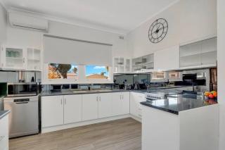 Mabel’s retreat 4 bedrooms,Wifi,Netflix,Kayo - Broken Hill - 0