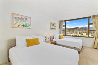 1BR Condo with Beautiful Mountain Views and Free Parking! - Honolulu - 8