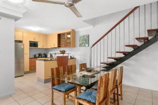 604 Chic City Apartment with Water Views - Cairns - 6