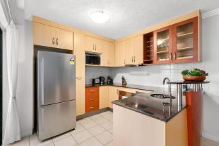 604 Chic City Apartment with Water Views - Cairns - 5