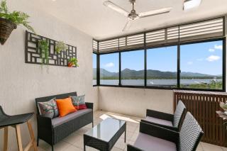 604 Chic City Apartment with Water Views - Cairns - 9