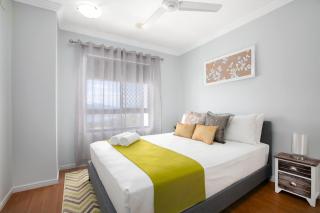 604 Chic City Apartment with Water Views - Cairns - 4