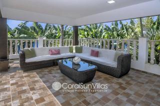 Impressive Villa Exclusive Sea Caves walk to taverns Sleeps 11 Ref 507 - 6