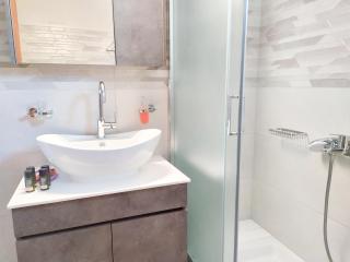 Sea Side View Home steps from the beach & city - 4