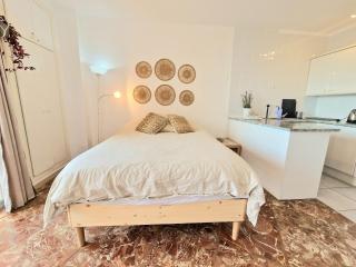 AA Guest - The Golden Sea Views Eco Apartment - 5