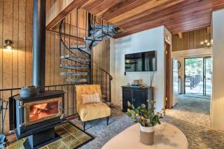 Pinecrest Retreat with Fireplace! - 8