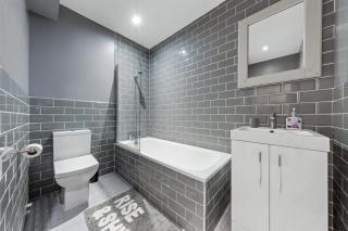 Majestic 4 at Reganway RW4 - London - 1