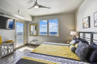 Shores of Panama 2003 - Renovated 2 bedroom, with Bunkroom Sleeps 6 with a Reserved Parking Space! condo - Panama City Beach - 1
