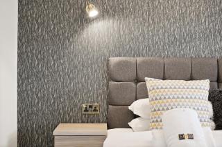 Luxurious 4 Bed House, Solihull, NEC, Airport, Business & Leisure Stays - Wisteria House - Solihull - 2