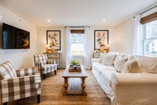 Downtown Luxury Farmhouse Apartment #4 - West Dundee - 0