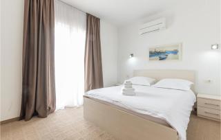 Gorgeous Home In Mravince With Sauna - Mravince - 5