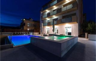 Gorgeous Home In Mravince With Sauna - 3