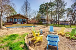 Cedar Creek Lakefront Vacation Rental with Pool - Gun Barrel City - 0