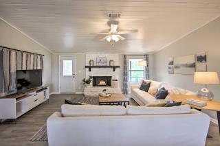Lake View and Decks Pet-Friendly Mabank Home - Mabank - 0