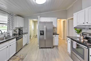 Lake View and Decks Pet-Friendly Mabank Home - Mabank - 1