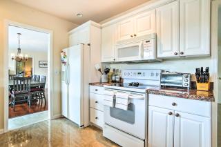 Riviera Beach Vacation Home with Pool Walk to Beach - Riviera Beach - 4