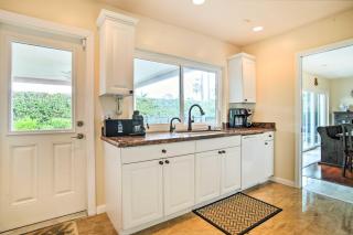 Riviera Beach Vacation Home with Pool Walk to Beach - Riviera Beach - 3