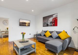 Two Bed Flat in Bush Hill Park - Enfield - 9