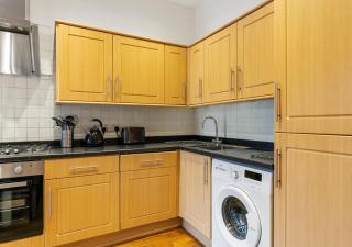 Two Bed Flat in Bush Hill Park - Enfield - 2