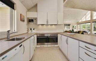 Amazing Home In Glesborg With Sauna - Fjellerup Strand - 1