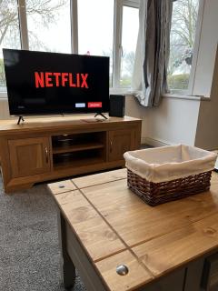 5 Bed Apartment Close To Beach with Off-street parking - Perfect for Contractors - Fast Wi-Fi - Close to beach - Southend-on-Sea - 4