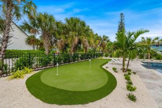 The Willow Inn: Huge Pool, Game Room, One Block to Beach by Anna Maria Life Vacation Rentals - 8