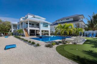 The Willow Inn: Huge Pool, Game Room, One Block to Beach by Anna Maria Life Vacation Rentals - 3