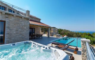 3 Bedroom Nice Home In Blato - 2