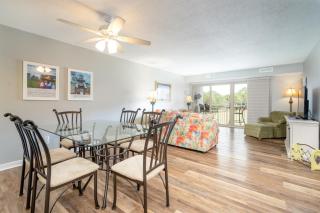 1737 Bluff Villas Renovated Tommy Bahama Villa Water Views Sleeps 6 Sea Pines - Hilton Head Island - 8